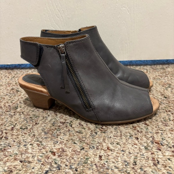 Earth Kristy Wide Women’s 8.5D Admiral Blue Leather Heel Bootie Peep Toe - Picture 1 of 6